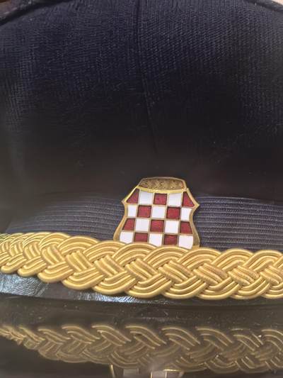 盛世勋华——号角文化勋章邮票专场拍卖第319期 黑塞哥-波斯尼亚克罗地亚共和国警察大檐帽 带厂标 头围：58.5厘米