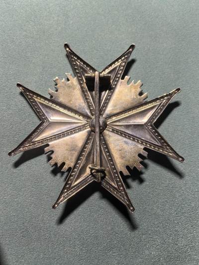 盛世勋华——号角文化勋章邮票专场拍卖第319期 瑞典大十字级北极星勋章星章 直径87毫米 银质好品，1748年设立。主要授予外籍人士，表彰对瑞典外交、文化、经贸、国际交流作出卓越贡献者，是瑞典最具代表性的外事高阶荣誉之一