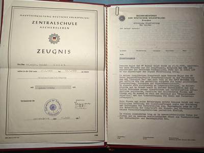 盛世勋华——号角文化勋章邮票专场拍卖第319期 东德人民警察警官个人文件 包括人民警察中央学校毕业证书和履历证明 所有者为鲁道夫·盖斯特少校 曾在苏联留学 担任德累斯顿警察局重要职务