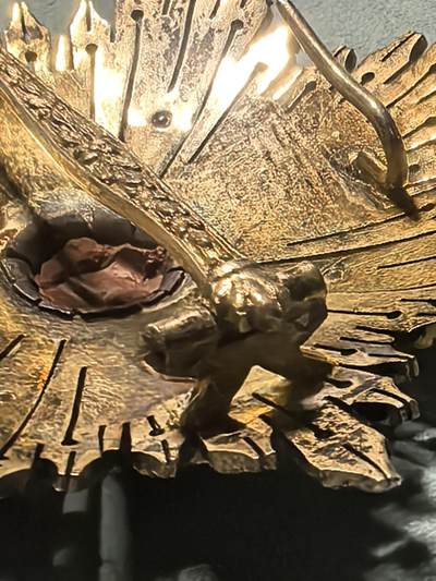 盛世勋华——号角文化勋章邮票专场拍卖第319期 西班牙大十字级航空功勋勋章星章 直径69毫米 早期定制银版，银质镀金珐琅，1945 年，佛朗哥时期创立，用于表彰航空领域杰出贡献，该勋章最高等级，授予西班牙空军人员、民航航空从业者； 对西班牙航空事业、国防航空、航空救援、航天合作有突出贡献的外籍人士； 定位：西班牙三大军事功勋勋章之一（陆军、海军、航空），航空领域最高荣誉