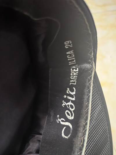 盛世勋华——号角文化勋章邮票专场拍卖第319期 黑塞哥-波斯尼亚克罗地亚共和国警察大檐帽 带厂标 头围：58.5厘米