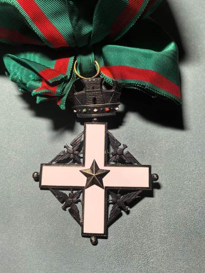 盛世勋华——号角文化勋章邮票专场拍卖第319期 意大利共和国大十字级国家功勋勋章 银质镀金珐琅，1951 年 设立，中国意大利大使李瑞宇就获得过该章，作为共和国最高民事功勋荣誉，以共和、世俗、全民的新荣誉体系，表彰在科学、文学、艺术、经济、公共服务、人道主义等领域为国家作出杰出贡献的意大利公民与外国人，该级别授予总理 / 议长 / 外长等