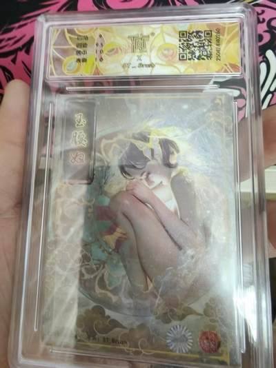 寸草不生 马年拍卖第四期 GOGOGO   【亲签】2025焱卡文化
玉腰奴  刷子老师 ST-Brush
幻彩折光（亲签版）