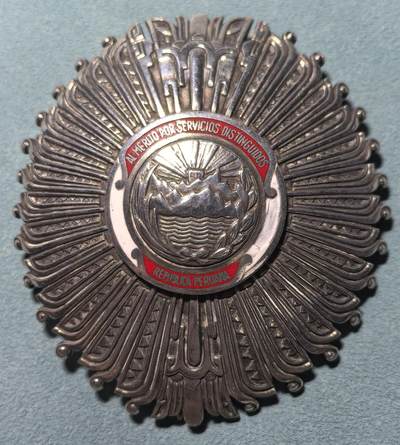 盛世勋华——号角文化勋章邮票专场拍卖第319期 秘鲁大十字级优异服务功勋勋章星章 直径78×71毫米 银质好品 带厂标，1950 年 设立，表彰在艺术、科学、工业、商业、公共服务、外交等领域作出卓越贡献的秘鲁公民与外国人，秘鲁国家铸币局制造，