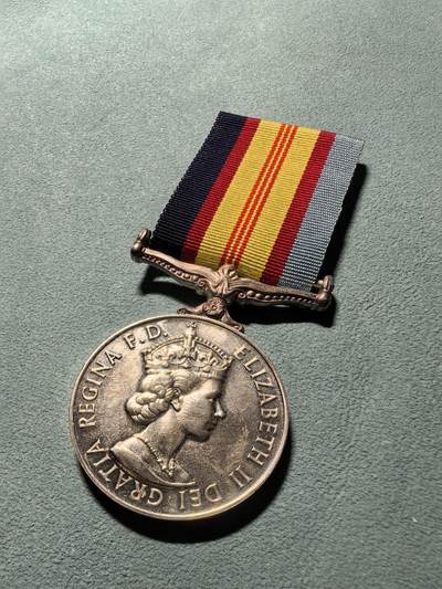 盛世勋华——号角文化勋章邮票专场拍卖第319期 英国/英联邦越南战争奖章 极为少见，1964年设立，用于表彰澳大利亚（及新西兰）武装部队在越南战争中的服役人员，1964年5月29日至1973年3月28日期间，在越南战区服役满28天即可获得该奖章。是数量最少的战役章之一