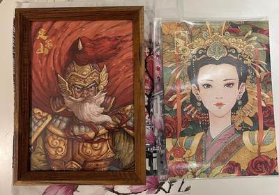 寸草不生 马年拍卖第四期 GOGOGO   小花瓣 双签定军山黄忠版画卡带木质相框（A4尺寸），药香君版画卡（A4尺寸）