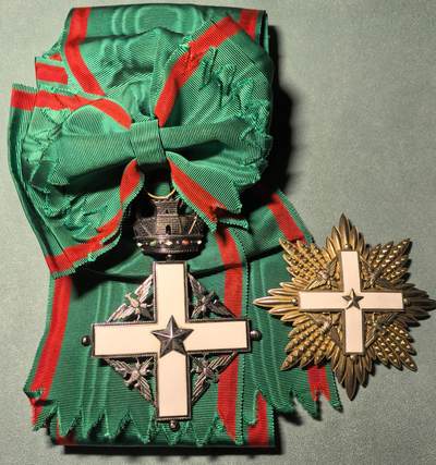 盛世勋华——号角文化勋章邮票专场拍卖第319期 意大利共和国大十字级国家功勋勋章 银质镀金珐琅，1951 年 设立，中国意大利大使李瑞宇就获得过该章，作为共和国最高民事功勋荣誉，以共和、世俗、全民的新荣誉体系，表彰在科学、文学、艺术、经济、公共服务、人道主义等领域为国家作出杰出贡献的意大利公民与外国人，该级别授予总理 / 议长 / 外长等