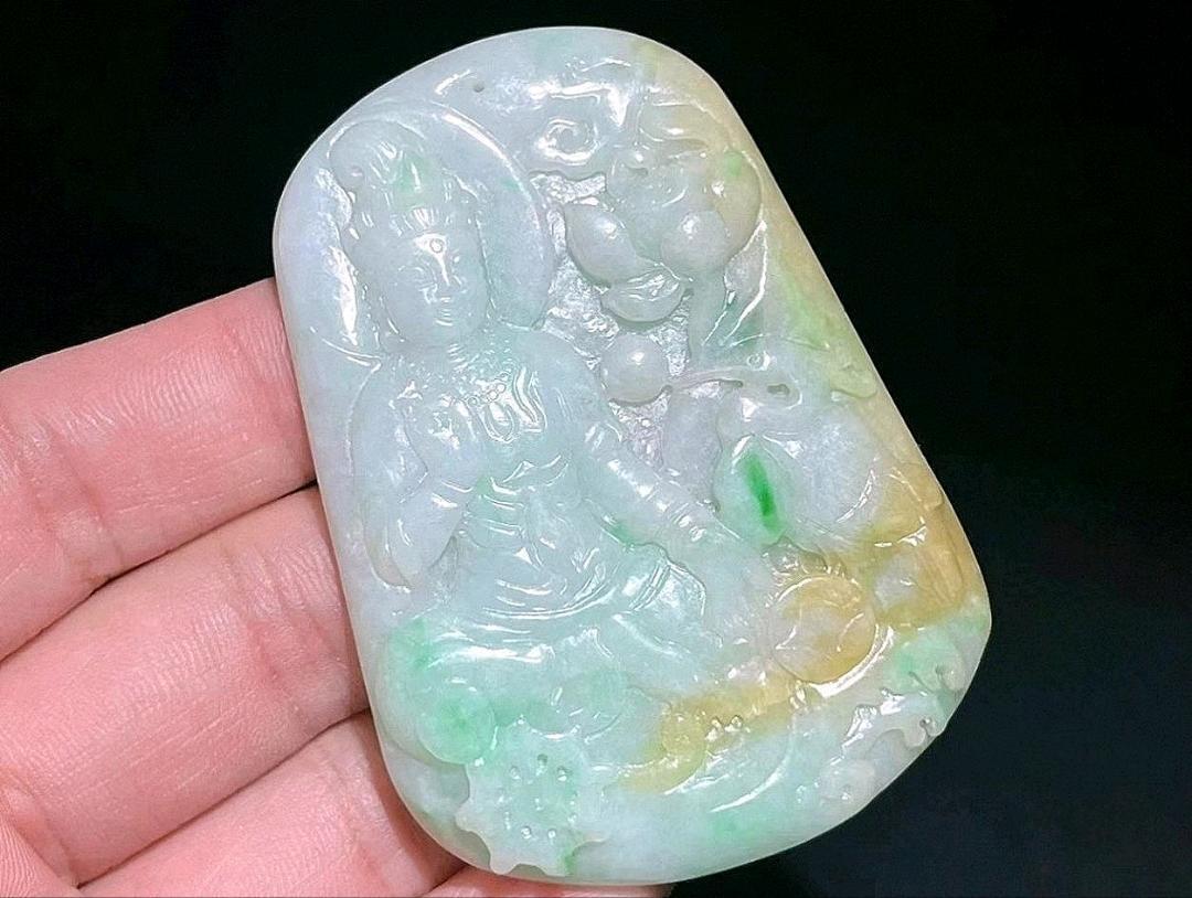 天然翡翠黄加绿观音牌｜俏色精雕收藏挂件​长5cm，宽0.6cm，高7cm重量