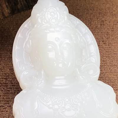 羊脂观音牌脂白新疆和田玉作品，观音，43.93g，白细油都可以，高浮雕