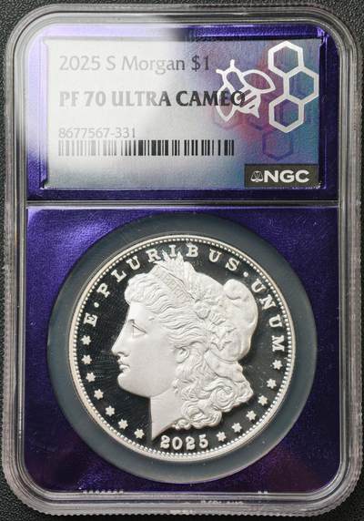 NGC-PF70 ULTRA CAMEO 美国2025年S厂和平、摩根2枚一组，Bee Hive Pedigree Label蜜蜂风潮私人系谱标，紫色内衬是美国顶级藏家专属定制内衬