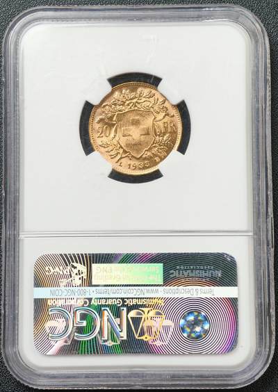 NGC-MS65 瑞士 1935年 瑞士20法郎雪山少女金币 边齿22星稀有版 900金，重6.45g，经典雪山少女侧像，发丝细腻，轮廓锐利，原光温润，瑞士国徽盾牌+十字+橡叶花环，细节立体，币面洁净无损
