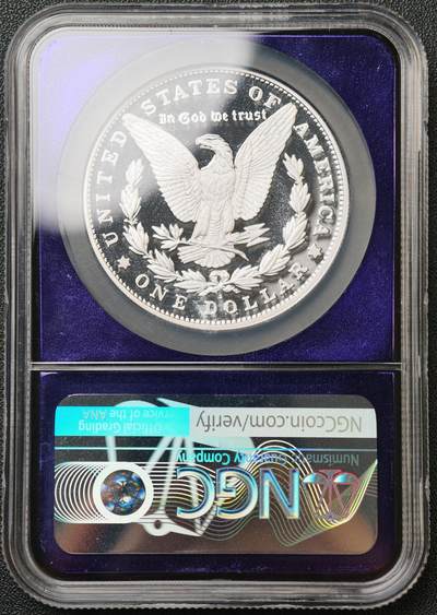 NGC-PF70 ULTRA CAMEO 美国2025年S厂和平、摩根2枚一组，Bee Hive Pedigree Label蜜蜂风潮私人系谱标，紫色内衬是美国顶级藏家专属定制内衬