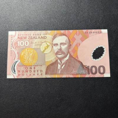 第19期 - 新西兰 1999年 100元 全新unc 少见