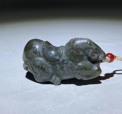 和田玉 - 几十年和田玉老玉兽卧马把玩件