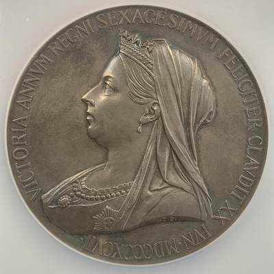 掌中浮雕-藏着的欧洲第075场 - NGC MS63 : 1897年英国维多利亚女王登基60周年纪念银章, 55mm，五彩包浆