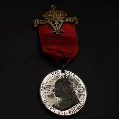 【淘币小摊】实时拍第九百四十七拍   散币场   每周一发货 - 英国1897年维多利亚登基60周年纪念章锡质 直径 38mm