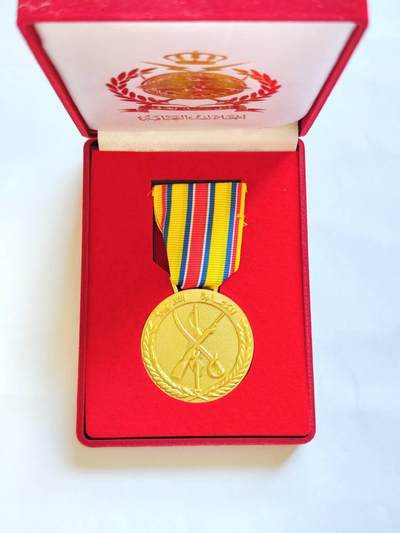 韵星假日军品类拍卖第67期 -- Rimey Holidays Militaria Auction 67 （调整到周一） - 约旦三军统领奖章带原盒一套 阿联酋代工版本 保存完好 