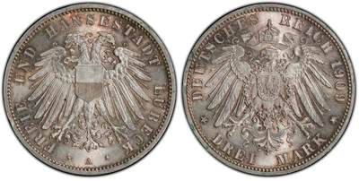 万国钱币拍卖第074期 - PCGS MS67 1909年德国吕贝克自由市长翅3马克 经典吕贝克双头鹰设计 玫瑰色调淡五彩洒落在丝绸底板之上 令人惊叹的GEM+顶级品相 PC冠军分&封面广告币 一步到位的典藏品质