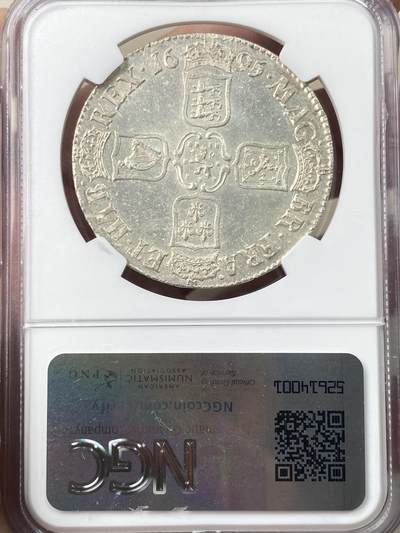 NGC MS63 1695年英国威廉三世克朗大银 1688年光荣革命后来自荷兰奥兰治-拿骚家族的威廉三世和玛丽皇后一起登上了英国王位 背面十字纹章中心的拿骚狮子表明了其出身  伦敦塔造币厂铸 好品稀缺的早期英国克朗大银 原味银霜转光浮雕细节饱满 一步到位的顶级典藏品质   
