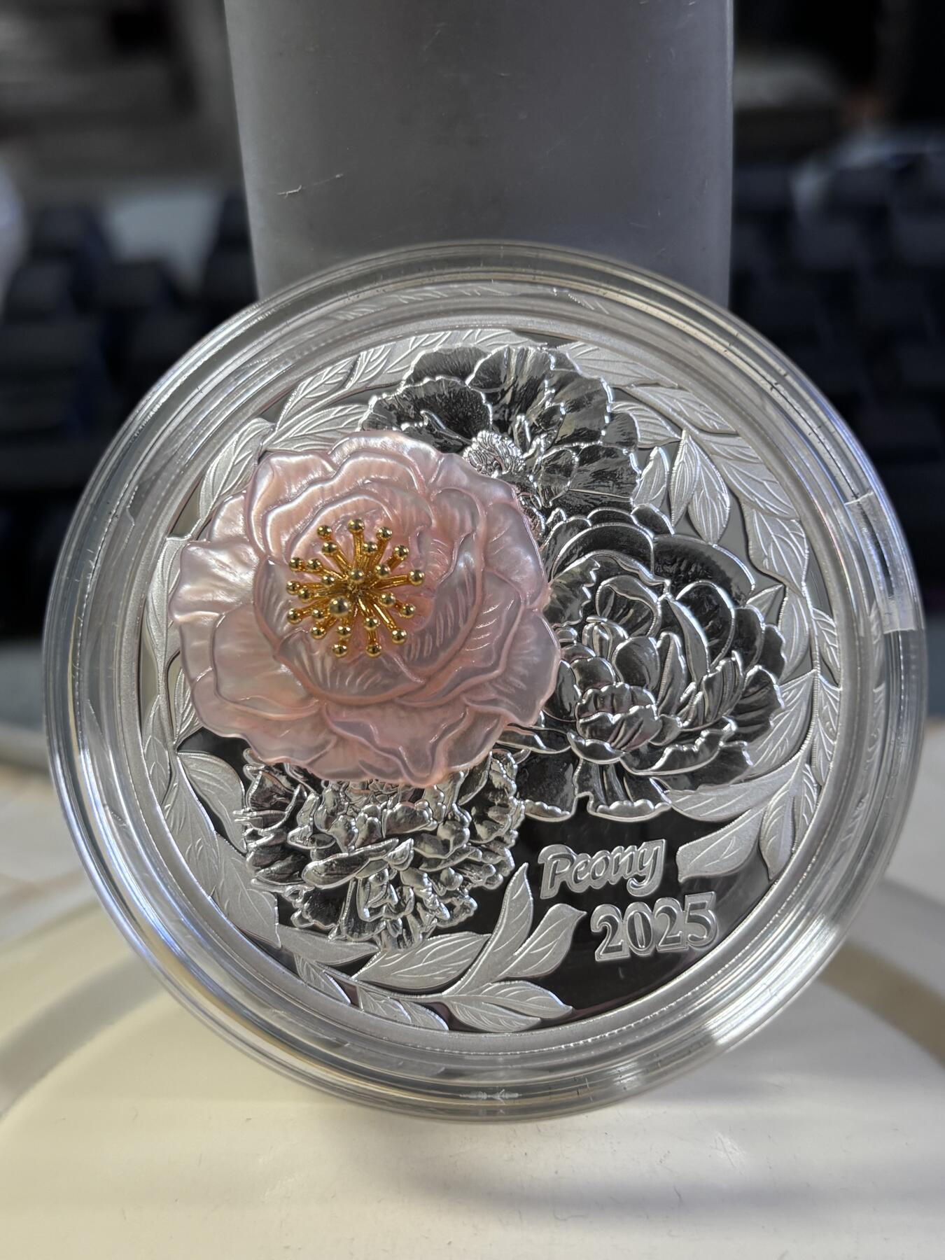 銀七宝 鳳 和田玉 白玉刻花鳥 宝石 珊瑚 象嵌 花鳥 饕餮(K-A156) 所罗门2025年镶嵌牡丹花2盎司纪念银币，999银，发行1500枚.花朵为天然