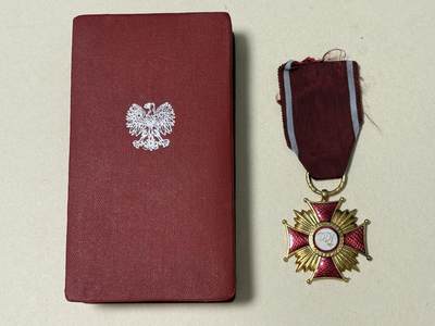 韵星假日军品类拍卖第71期-- Rimey Holidays Militaria Auction 71 - 波兰人民共和国（PRL）金级功绩十字勋章 带盒