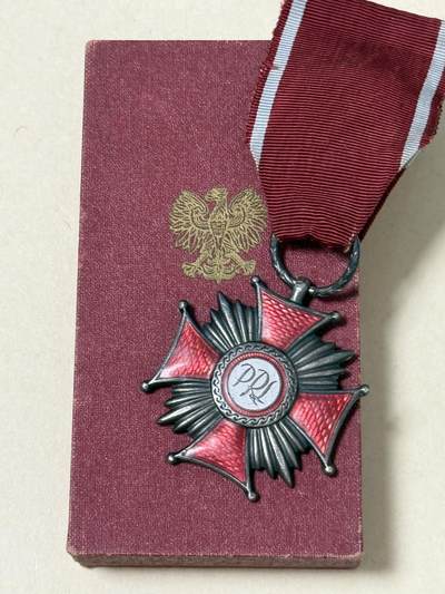 韵星假日军品类拍卖第71期-- Rimey Holidays Militaria Auction 71 - 波兰人民共和国（PRL）银级功绩十字勋章 带盒