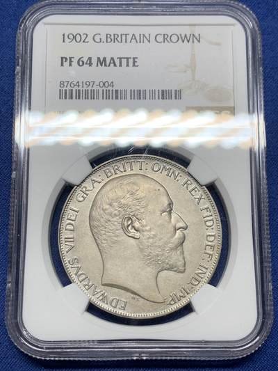 《竞宝斋》529场   周日，周一，2场连拍 21级店铺 欢迎送拍 （全场包邮） - NGC PF64 Matte 英国1902年爱德华七世马剑克朗大银币 百年自然雪茄灰包浆均匀沉浸 带光精制Matte感 顶级分数